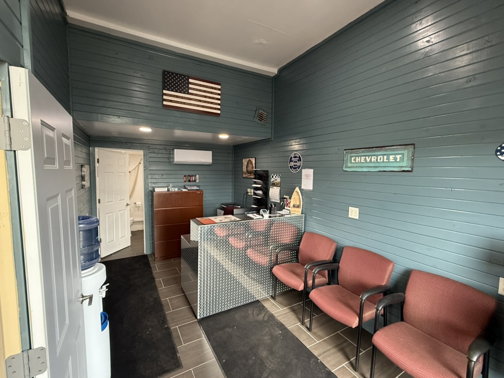 shop waiting room photo